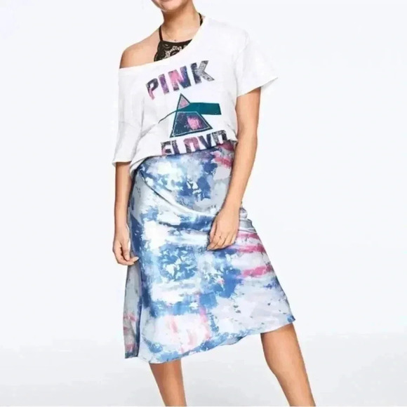 American Flag Tie Dye Red White Blue Satin Skirt Small NWT VS Pink Collaboration - Picture 1 of 6